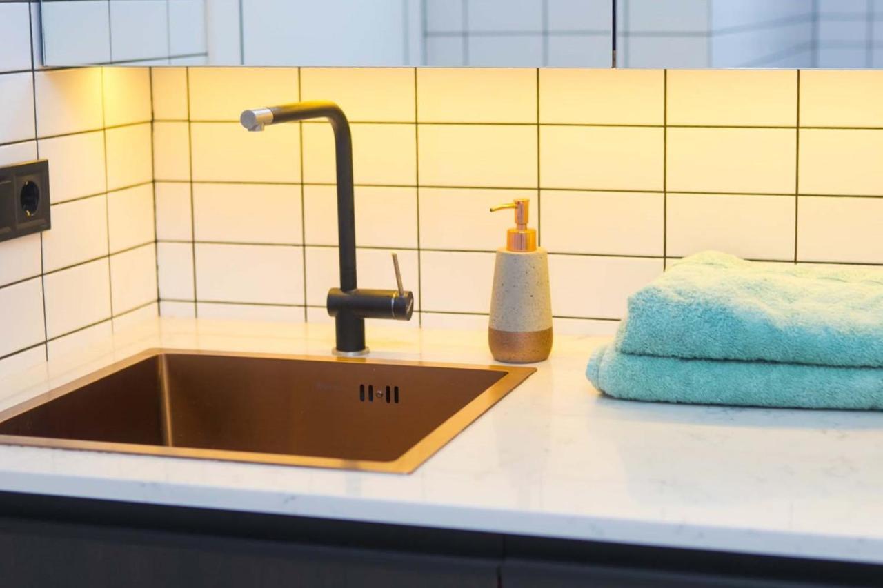 Stylish 1 Bedroom Studio Near Most City Dnipro Dış mekan fotoğraf